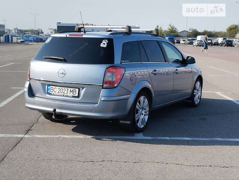 Универсал Opel Astra 2010 в Львове