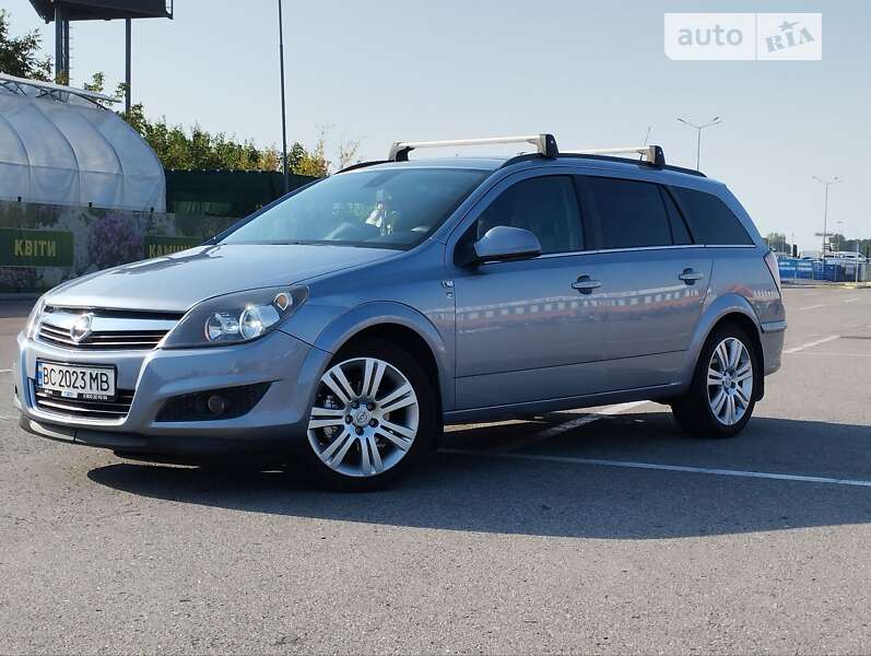 Универсал Opel Astra 2010 в Львове