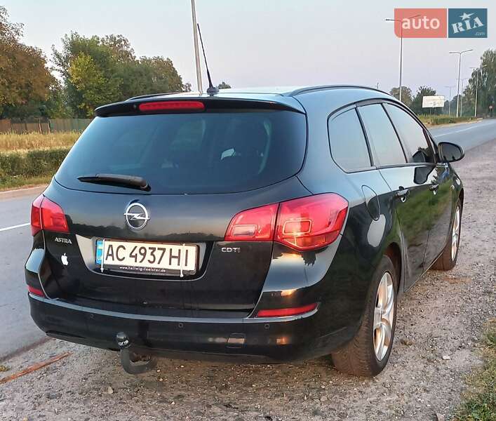 Універсал Opel Astra 2011 в Золочеві