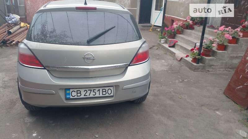Хэтчбек Opel Astra 2007 в Коростене