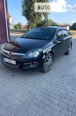 Хэтчбек Opel Astra 2011 в Гадяче