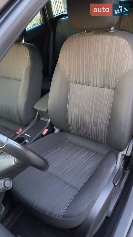 Універсал Opel Astra 2011 в Золочеві