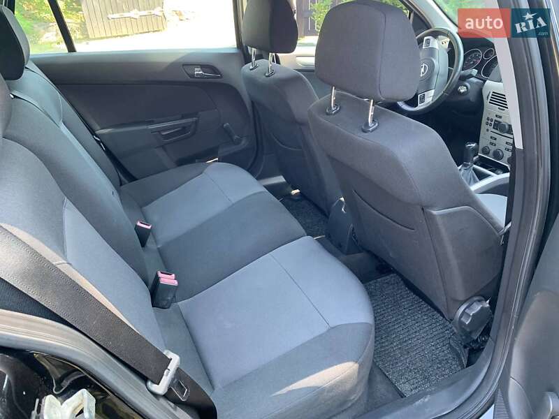 Универсал Opel Astra 2008 в Ровно