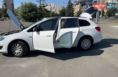 Универсал Opel Astra 2013 в 
