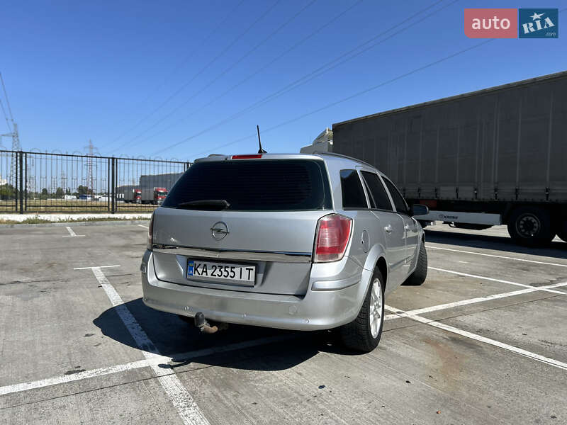Универсал Opel Astra 2006 в Киеве