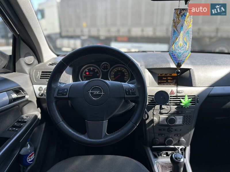 Универсал Opel Astra 2006 в Киеве