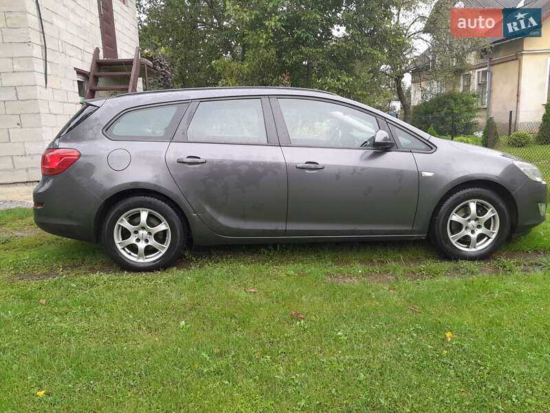 Универсал Opel Astra 2010 в Самборе