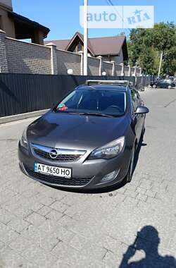 Універсал Opel Astra 2011 в Івано-Франківську