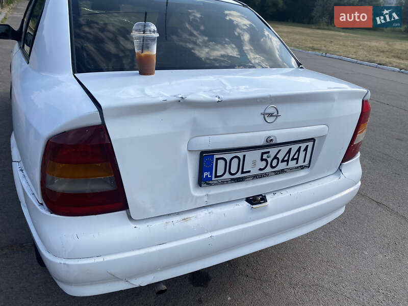 Седан Opel Astra 2000 в Ровно