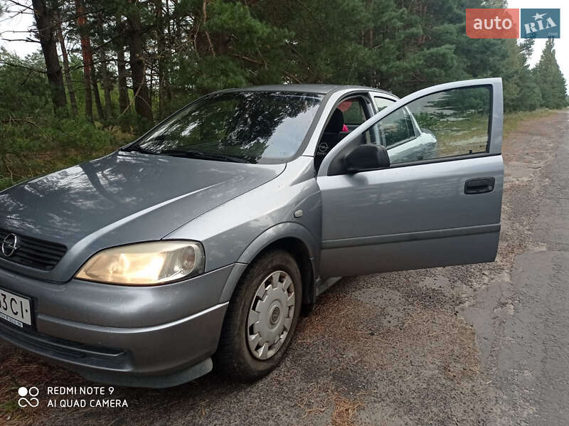 Седан Opel Astra 2006 в Владимирце