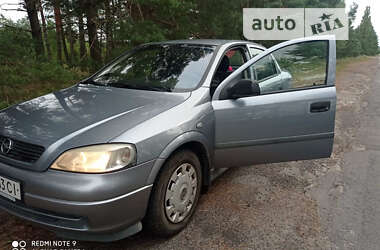 Седан Opel Astra 2006 в Владимирце