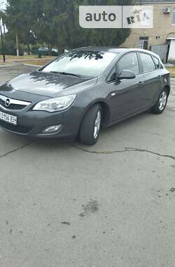 Хэтчбек Opel Astra 2010 в Карловке