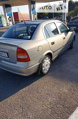 Седан Opel Astra 2006 в Ровно