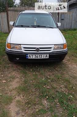 Хетчбек Opel Astra 1993 в Снятині