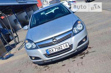 Хэтчбек Opel Astra 2012 в Подольске