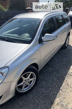 Универсал Opel Astra 2010 в Луцке