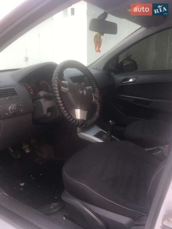 Хэтчбек Opel Astra 2011 в Каменец-Подольском