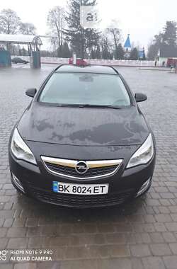 Універсал Opel Astra 2011 в Сарнах