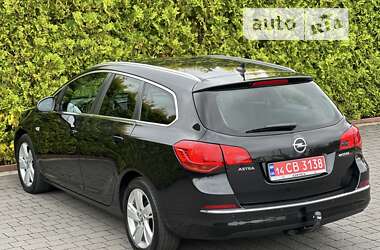 Универсал Opel Astra 2013 в Стрые