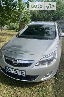 Универсал Opel Astra 2011 в Киеве