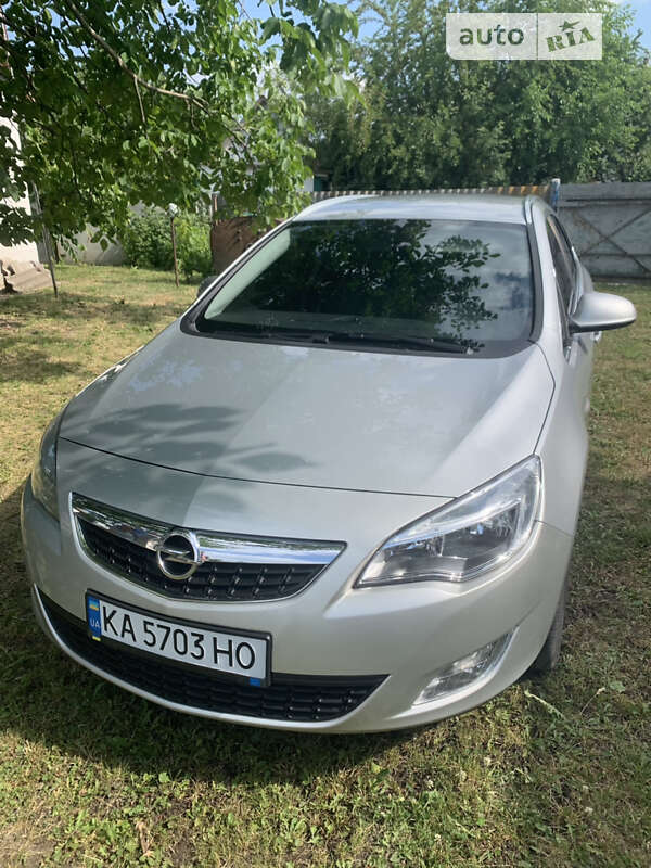 Універсал Opel Astra 2011 в Києві