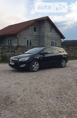 Універсал Opel Astra 2011 в Івано-Франківську