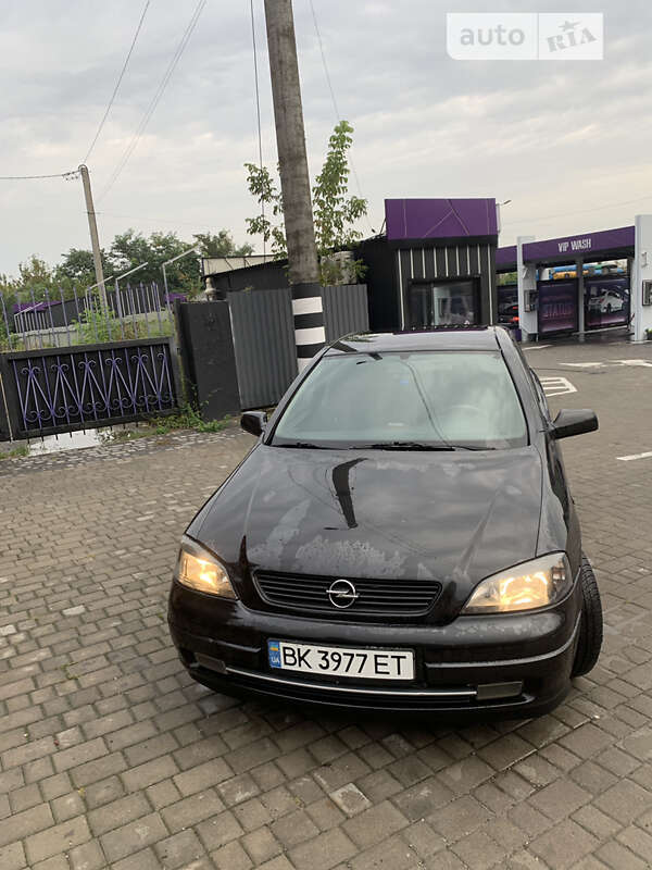 Хэтчбек Opel Astra 2000 в Ровно