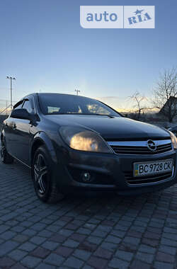 Седан Opel Astra 2011 в Львове