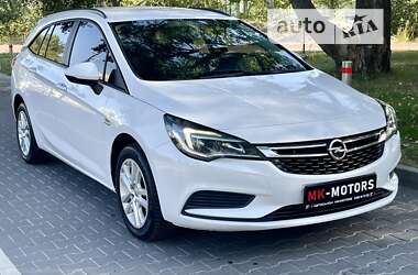 Універсал Opel Astra 2017 в Києві