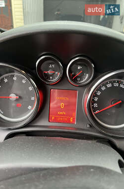 Универсал Opel Astra 2011 в 