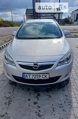 Універсал Opel Astra 2012 в Івано-Франківську