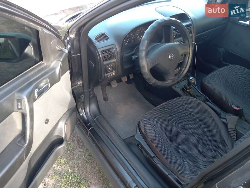 Седан Opel Astra 2007 в Недригайлове