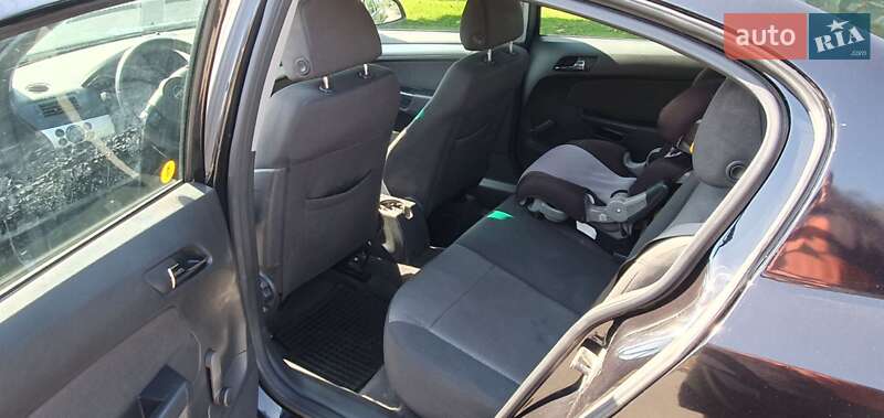 Седан Opel Astra 2010 в Харькове