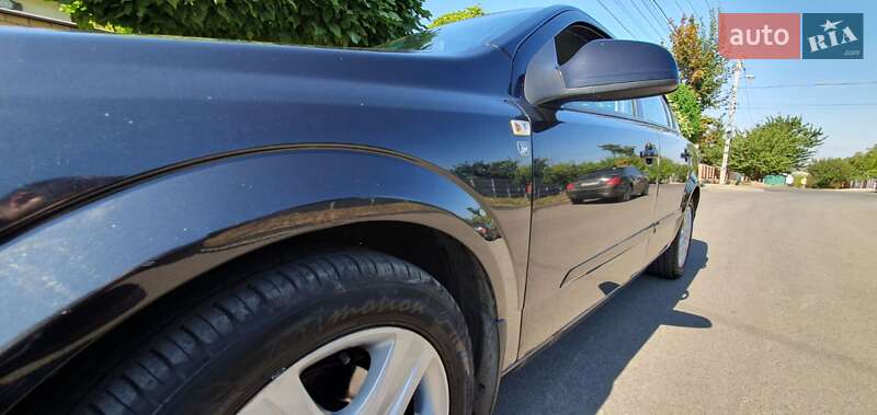 Седан Opel Astra 2010 в Харькове