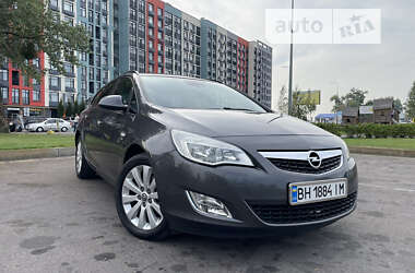 Універсал Opel Astra 2012 в Києві