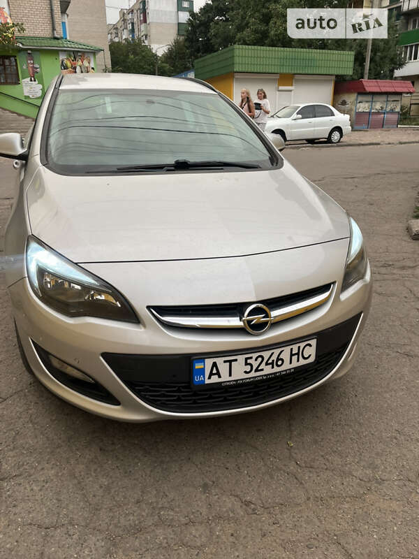 Універсал Opel Astra 2014 в Первомайську