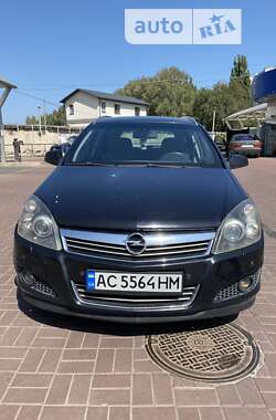 Универсал Opel Astra 2010 в Луцке