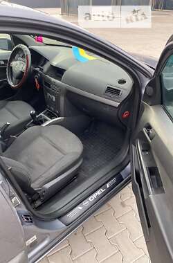 Хетчбек Opel Astra 2006 в Летичіві