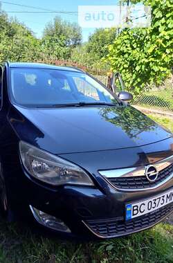 Универсал Opel Astra 2011 в Стрые