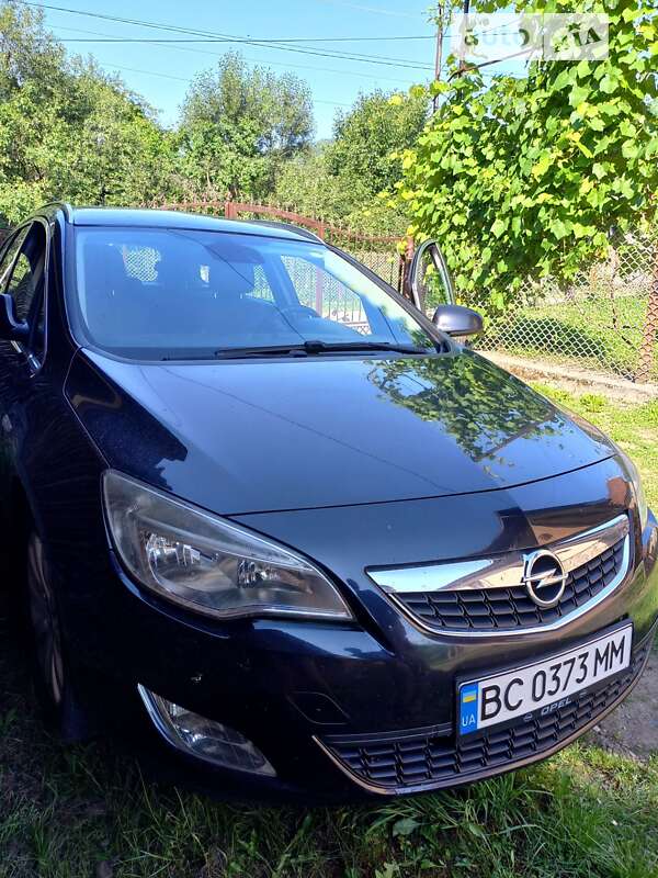 Opel Astra 2011