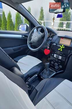 Универсал Opel Astra 2010 в 