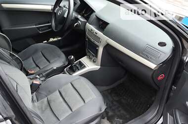 Седан Opel Astra 2008 в Будах