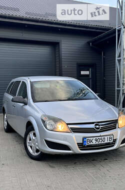 Универсал Opel Astra 2009 в Сарнах