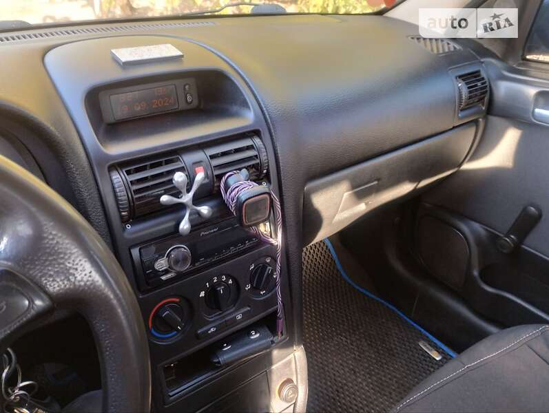 Седан Opel Astra 2001 в Олександрії