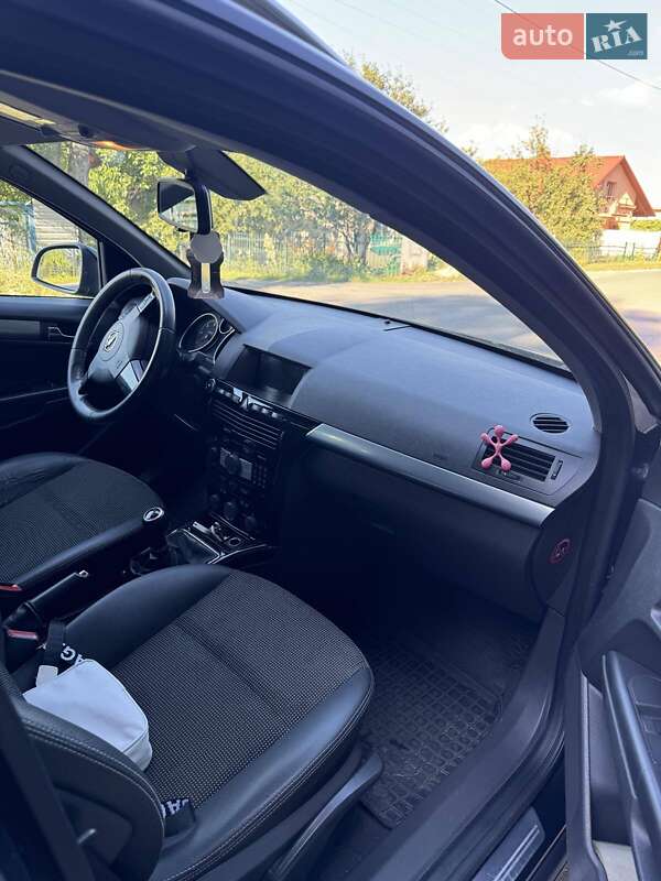 Универсал Opel Astra 2010 в Тернополе