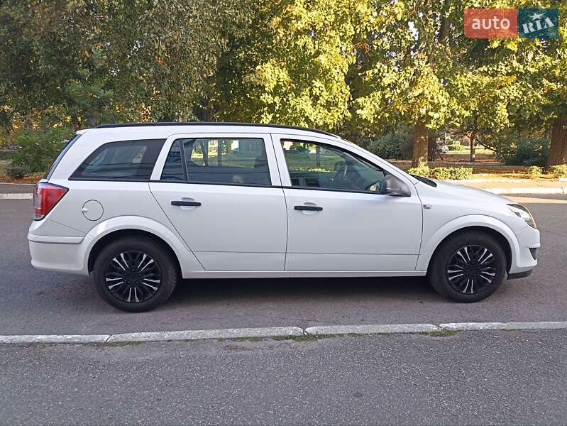 Универсал Opel Astra 2010 в Белой Церкви