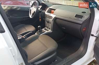 Универсал Opel Astra 2010 в 
