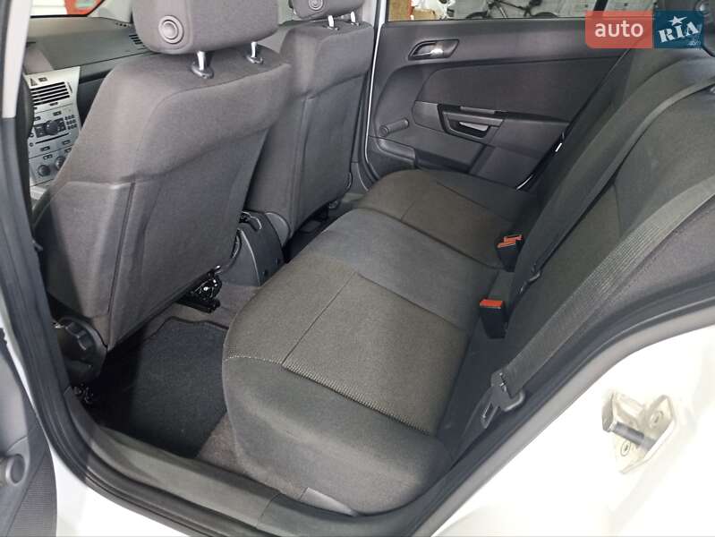 Универсал Opel Astra 2010 в Белой Церкви