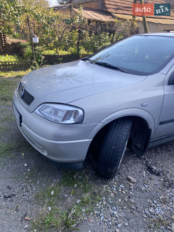 Седан Opel Astra 2008 в Городке