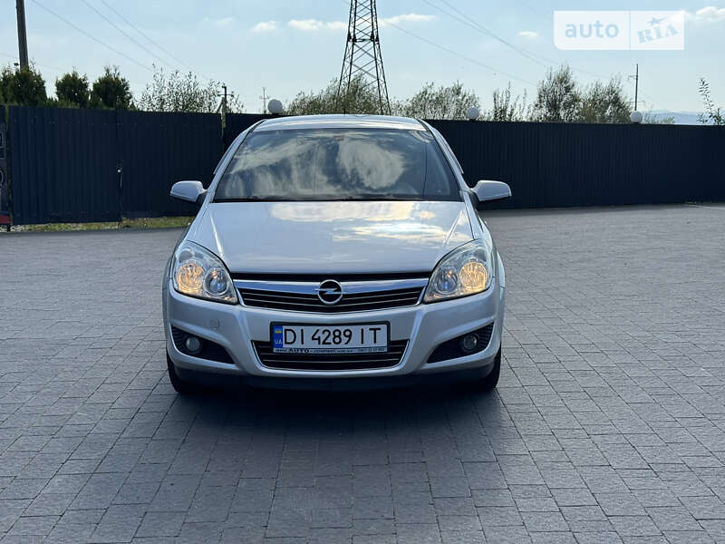 Хэтчбек Opel Astra 2008 в Долине